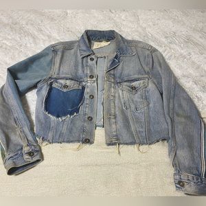 LEVI’S Distressed Cropped Denim Jacket Size 1 🧥